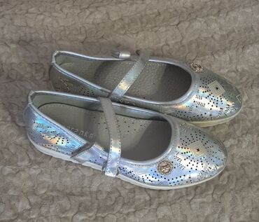 кулон серебро: Продаю детские туфельки,в идеальном состоянии,32 размер
