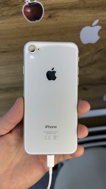 Apple iPhone: IPhone 8, Б/у, 64 ГБ, Защитное стекло, Чехол, 74 %