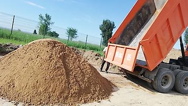 брусы: Песок Щебень Отсев смесь 70/30 КАМАЗ доставка по городу цена — 4