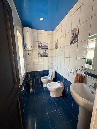 Продажа коттеджей и домов: 5 и более комнат, 143 м², 5 соток, Ош, Собственник — 20