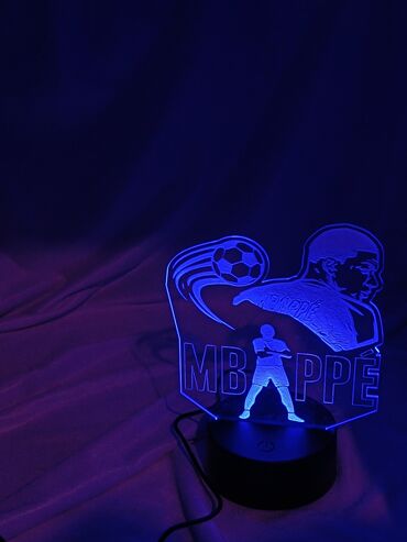 Oyuncaqlar: Suvenır qelem, karandaş qabı.futbolcularin fiqurui ile.Futbolcu — 13