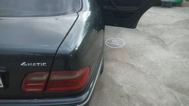Mercedes-Benz: Mercedes-Benz E-Class: 2001 г., 3.2 л, Автомат, Бензин, Седан