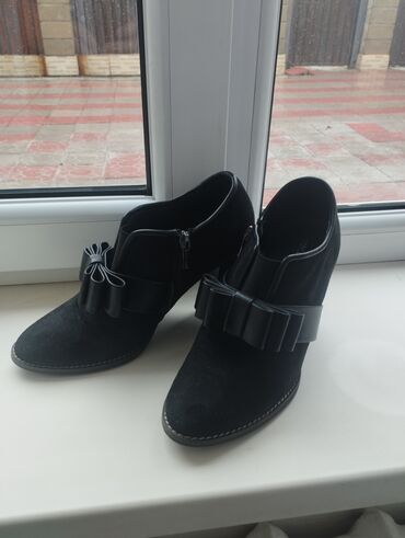 мужские зимняя обувь: Туфли 38, цвет - Черный