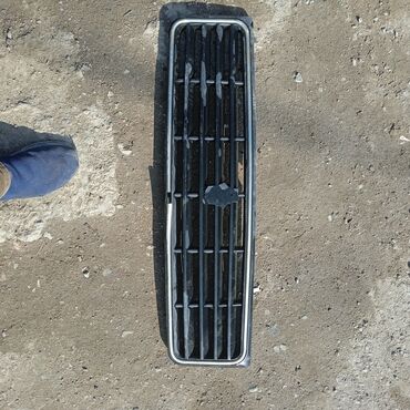 Решетки радиатора: Решетка радиатора Mazda Б/у — 30
