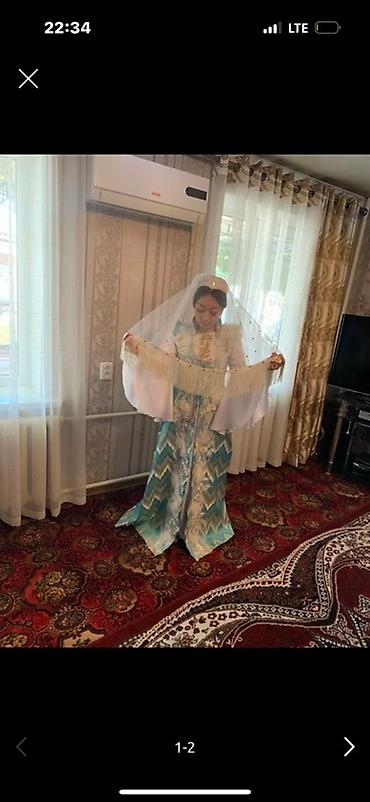 той көйнөк: Элегантное женское традиционное платье, дополненное фатой, идеально — 2