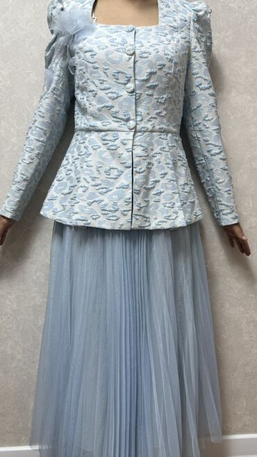 нарядные платья для мамы и дочки: Нарядный женский комплект из двух платьев. 1) Голубой ансамбль: -