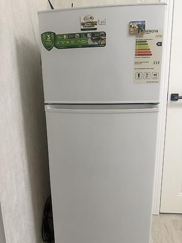 mini refrigerator: Холодильник Artel, Б/у, Двухкамерный, De frost (капельный), 555 * 144 * 570 — 1