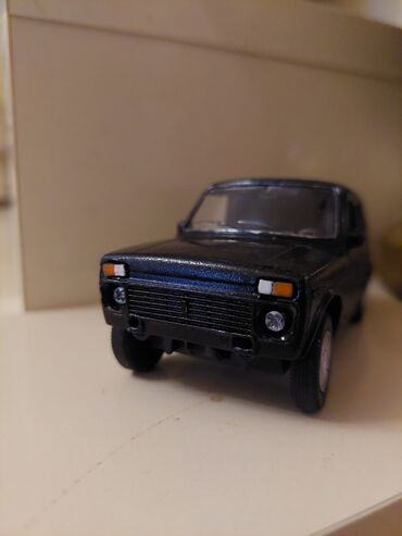 Avtomobil modelləri: VAZ, 2525 il, 1:35, Dəmir