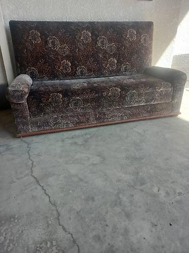sofa: Диван деревянный, тканевая обивка с цветочным узором в серо-коричневой — 1