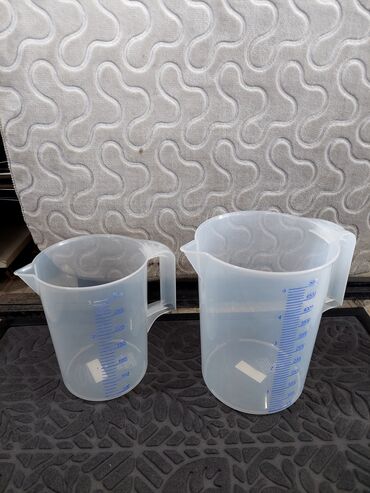 Digər qab-qacaq və mətbəx ləvazimatları: Ölçü qrafinləri dəsti – şəffaf plastik, tutacaqlı və tökmə ağızlı - — 23