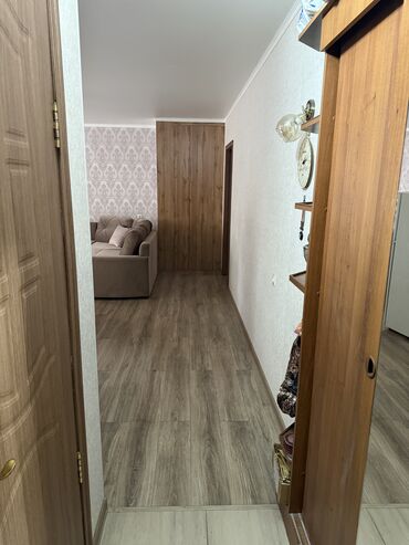продаю 1ком кв в бишкеке: 2 комнаты, 56 м², 104 серия, 1 этаж, Евроремонт