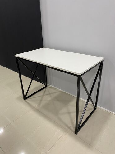 столы в кафе: Компьютерный Стол, цвет - Черный, Новый