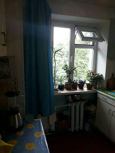 проходной: 2 комнаты, 44 м², ул. Чынгыз Айтматова Хрущевка, 4 этаж, Старый ремонт — 10