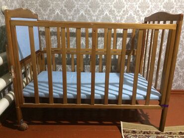 Детские кровати: Продаю детскую кроватку, БУ САМОВЫВОЗ село ленинское. Торга нет