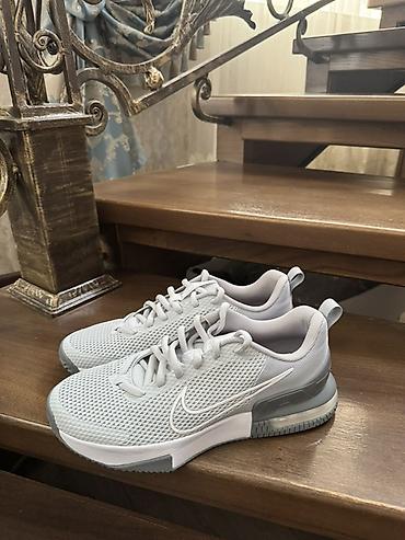 Эркектердин кроссовкасы, 42, Nike, Жаңы, түсү - Боз, Өзү алып кетүү lalafo.kg да — 1 Эркектердин кроссовкасы, 42, Nike, Жаңы, түсү - Боз, Өзү алып кетүү — 1
