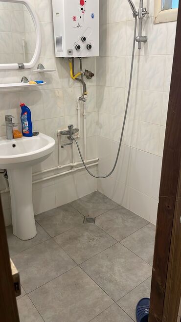 Binalar: Yasamal r. Insaatcilar metrosuna yaxin 3 otagli ev kiraye verilir — 24