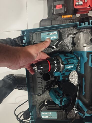 Drel dəstləri: Makita firmasının akkumulyatorlu dəsti: elektrik qazma, dairəvi mişar