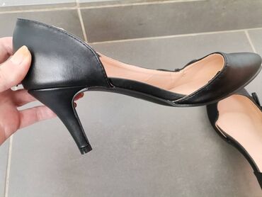 Salonke: Salonke, 38 — 12