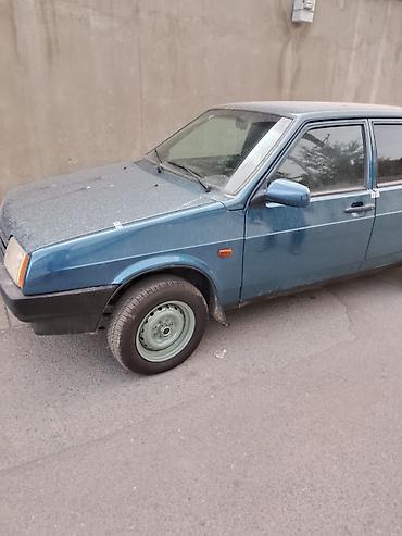 bmw e 38: LADA Samara sedan, mavi rəng. Klassik kuzov dizaynı, 4 qapı. Mexaniki — 3
