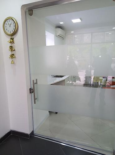 Перегородки на заказ: На заказ Цельностеклянная перегородка, Для офиса, Бронированное стекло, Монтаж, Демонтаж, Бесплатный замер — 10