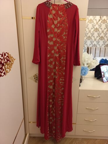 Ziyafət donları: Nişan Paltarıdı 4 aydı alınıb 338 manata ama 130 manata satılır. 1 — 2