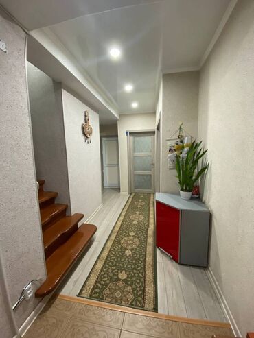 двери в подъезд с домофоном бишкек: 4 комнаты, 84 м², Индивидуалка, 5 этаж, Евроремонт