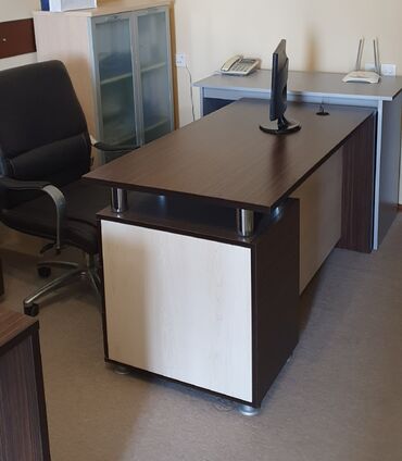 Ofis dəst mebeli: Ofis mebelləri dəsti Tərkibi: - Menecer/stolüstü iş masası – tünd — 4