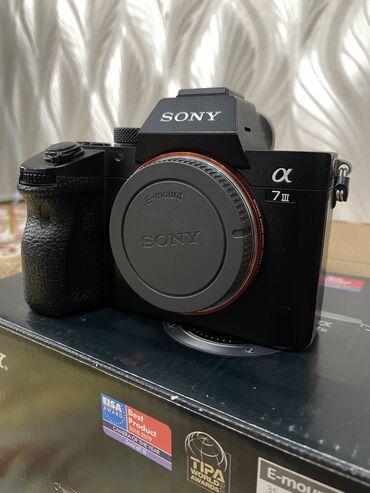 Видеокамеры: Sony A7 iii body продаю фотоаппарат 📸 Снимал только видео Продаю