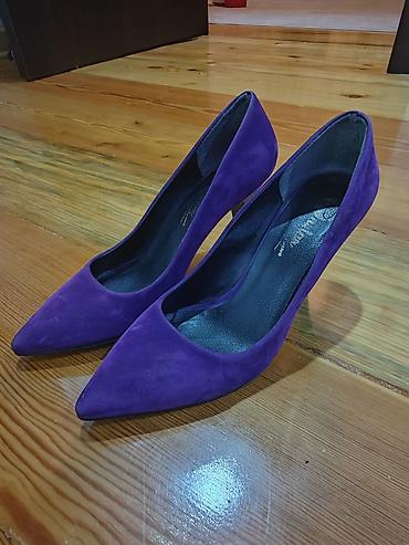 ayaqlar: Bənövşəyi rəngli qadın tufliləri - Model: klassik “pointed-toe” (iti — 1