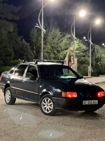 раритетные авто: Volkswagen Passat: 1990 г., 1.8 л, Механика, Бензин, Седан