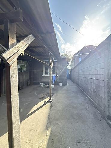 Продажа полдома: Продаётся полдома❗️ ✅️2,3 соток ✅️Район:Рабочий городок ✅️Общая — 9