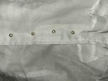 obuca bata: Bela ženska bluza od laganog, prozračnog materijala sa diskretnim — 4
