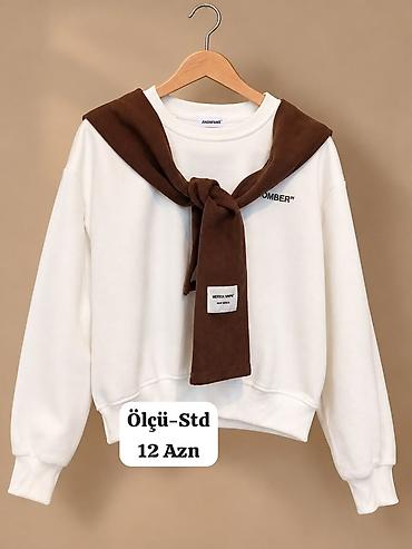 qadın geyimler: Ağ rəngli oversize svitşört + qəhvəyi şərf/pleyka dəsti. - Boyun — 1