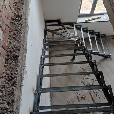 лестница: Лестница жасайбыз темирден Жана жыгачтан сасна кара жыгач фанера шпон