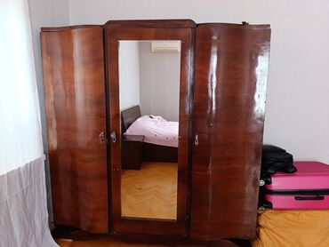 Qida məhsulları: İşlənmiş, Açılan, 3 qapılı Qarderob, paltar dolabı