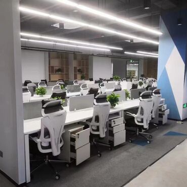 Офисные кресла: Офисное кресло с откидной спинкой и сетчатой обивкой обеспечивает — 14