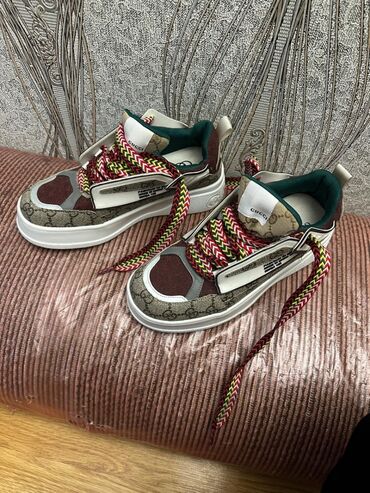 женские кожанные перчатки: Krasovka gucci 39 razmer