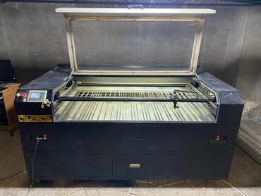 Divar kağızları: Lazer aparati satilir 150w . lampa teze deyisilib. demek olar ki teze