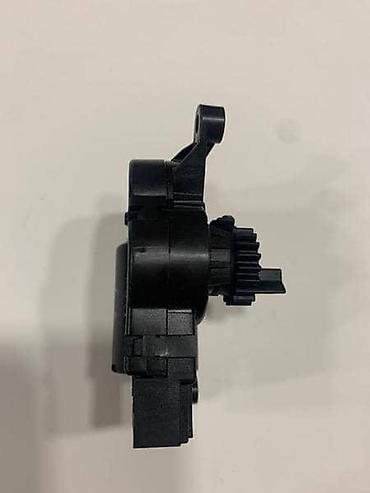 motalice za duvan: MOTOR KLAPNE GREJANJA GOLF ZA VOLKSWAGEN GOLF 7 - 5Q0907511H | Motor — 2
