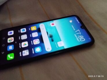 note 20 ultra ekran: Smartfon – damla-tipli ön kamera çıxıntısı olan tam ekranlı model -
