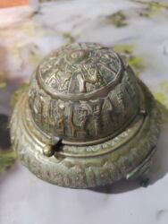 gümüş qaşıq alıram: Qədim latun qənd qabı