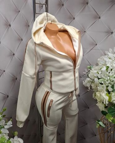 Kompleti: ❤️❤️ SAVRŠENO TOPLI kompleti trenerke 3000❤️❤️ na lalafo.rs — 4 Kompleti: ❤️❤️ SAVRŠENO TOPLI kompleti trenerke 3000❤️❤️ — 4