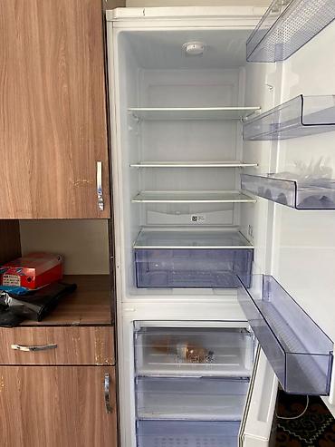 fridge: Холодильник Beko, двухкамерный, белый. Нижняя морозильная камера — 5