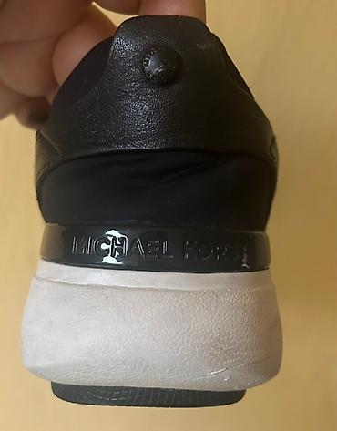 krosovkalar: Michael Kors qadın slip-on krossovkaları - Rəng: qara - Dizayn: üst — 2