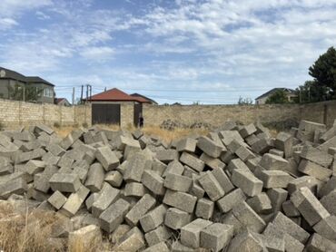 Otaqlar: 🧱 Qaradağ Kubiki Satılır 📍 Saray qəsəbəsi – 8000 ədəd 💰 1 ədəd = 0.35