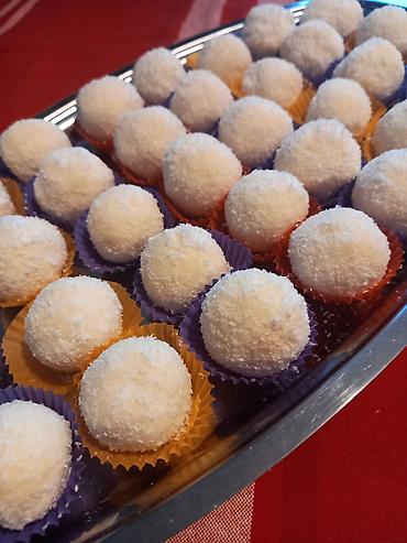 torta na bunaru: Posne cokoladne kuglice,sa plazmom,kokosom,lesnicima,naranđzom i — 4