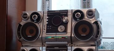 Musiqi mərkəzləri: 3800 W Güclü səs sistemi . 2 Basoviki və 2 Səs Kalonkaları Aux — 8