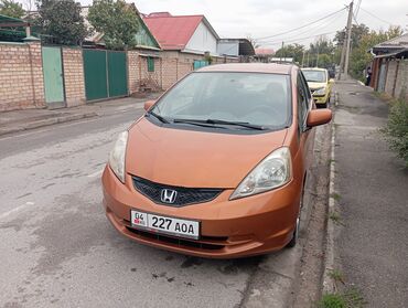 срочно продаю хонда серви: Honda Fit: 2009 г., 1.5 л, Автомат, Бензин, Хетчбек