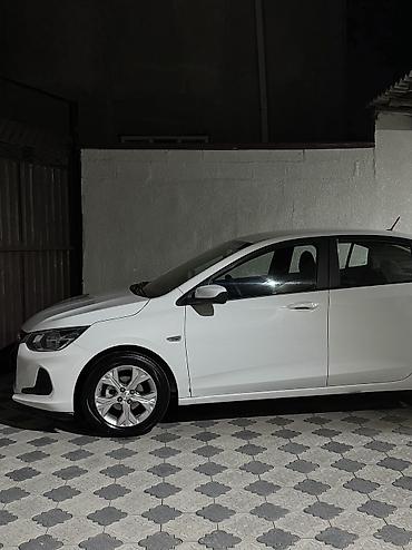 кобальт: Chevrolet Onix: 2020 г., 1 л, Автомат, Бензин, Седан — 5