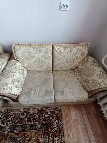 2 местный диван: Прямой диван, цвет - Бежевый, В рассрочку, Б/у